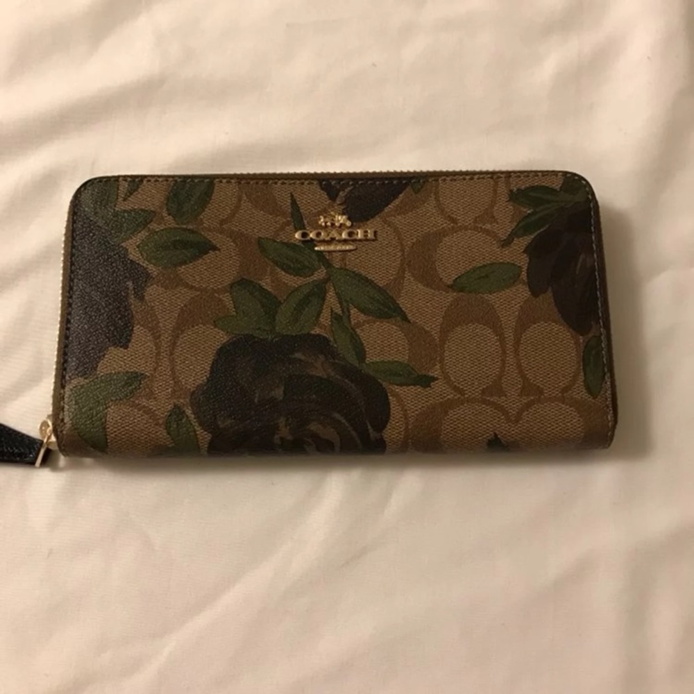 SOLD Coach wallet